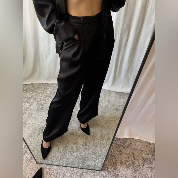 LAST S • ELLE SATIN SET 🆕 — In BLACK - Picture 7 of 13